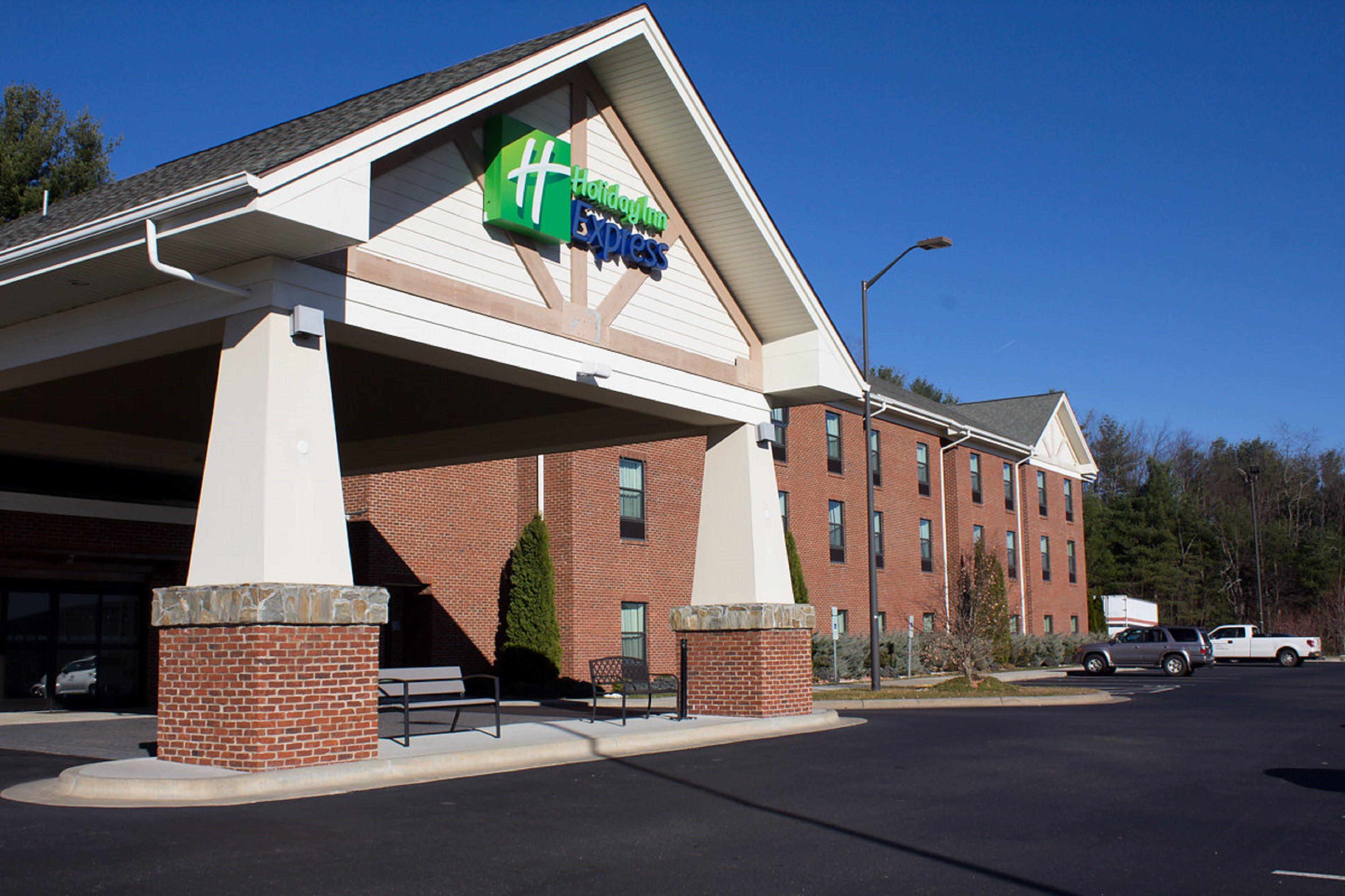 Holiday Inn Express West Jefferson, An Ihg Hotel Exterior photo